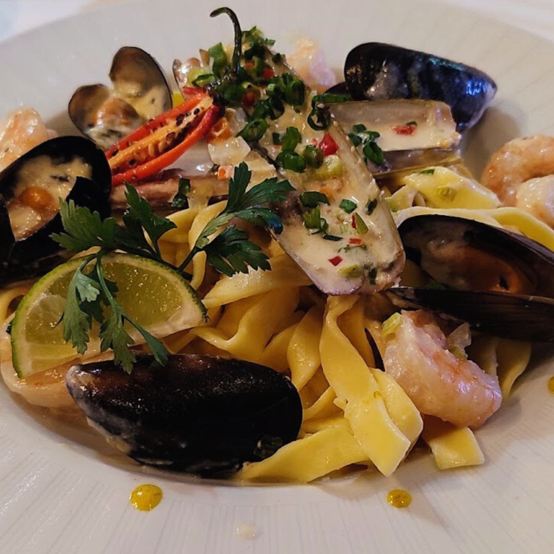 Tagliatelles au lambi ou fruits de mer, selon saison